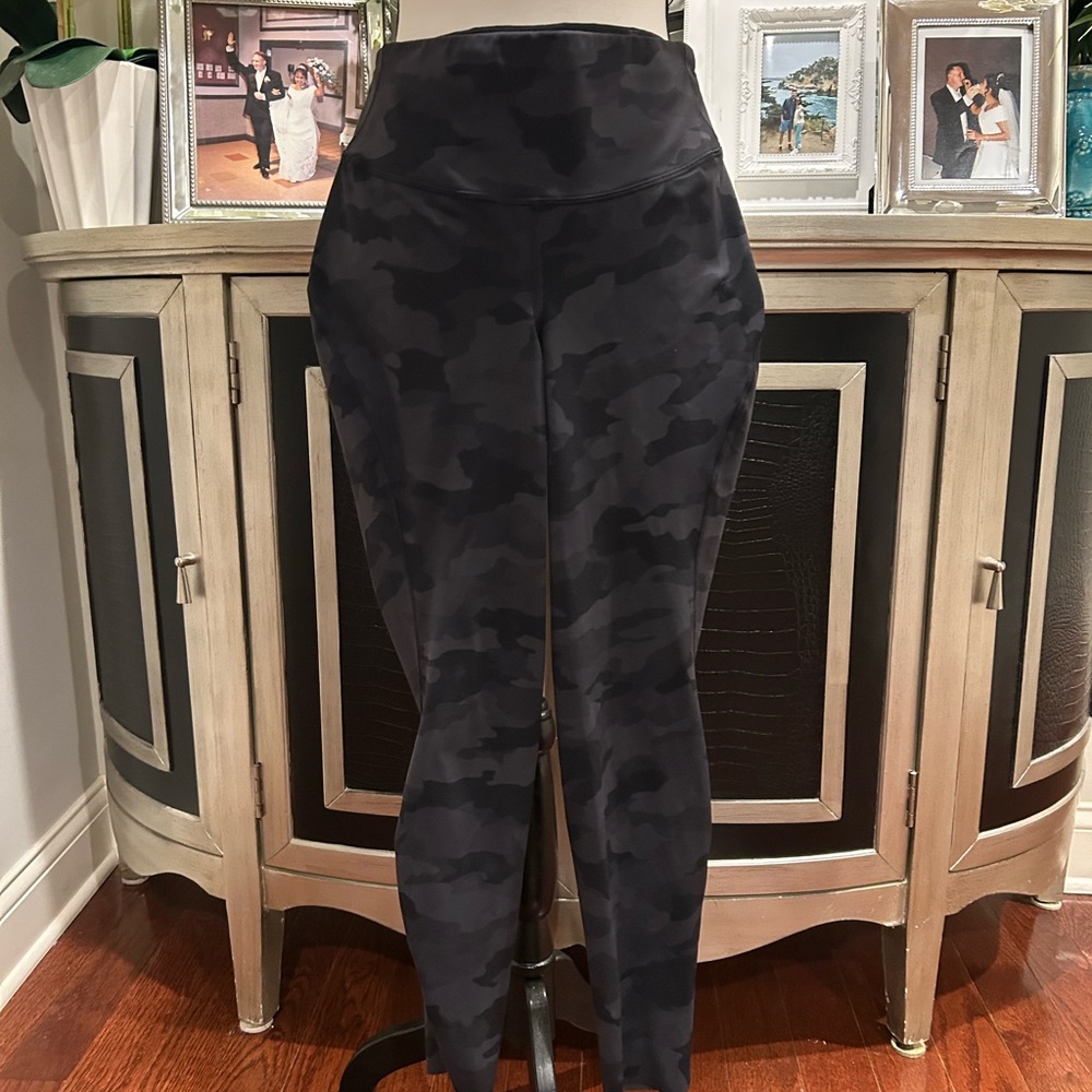 Lulu lemon Women's Black Camouflage Pants